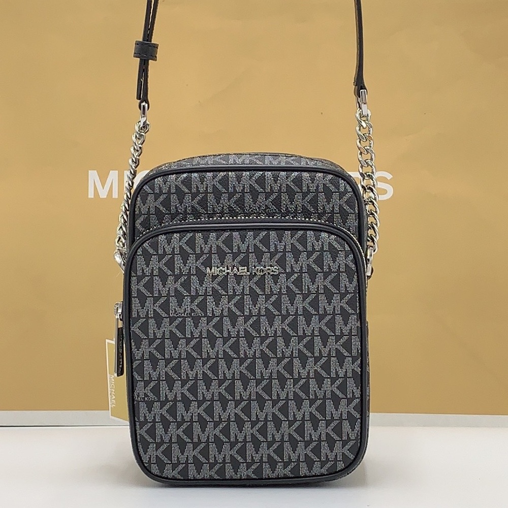 MICHAEL KORS
Jet Set Travel Medium Signature Logo Crossbody Bag
COLOR BLACK - Picture 8 of 15